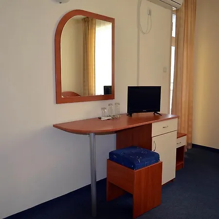 Family Diana 2* ポモリエ