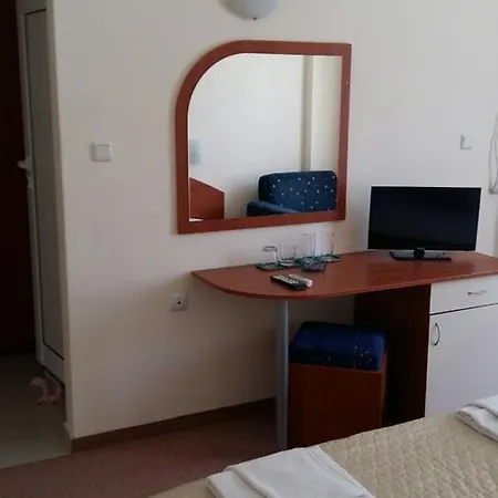 Family Diana ポモリエ