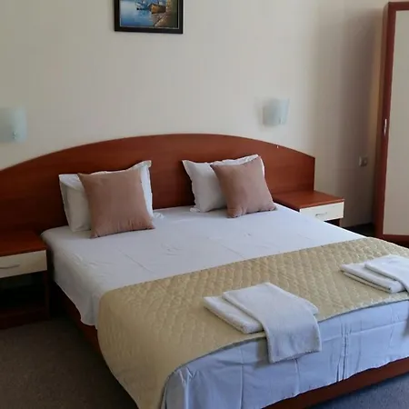 Family Diana 2* ポモリエ