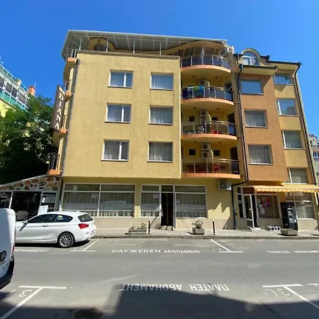 Хотел семеен диана